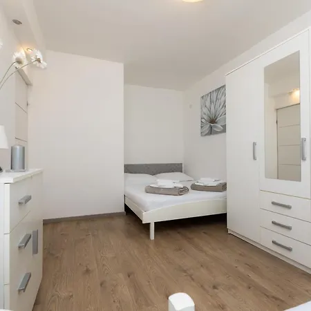 Sea Sound Apartments Rea Sveti Filip i Jakov Exterior photo
