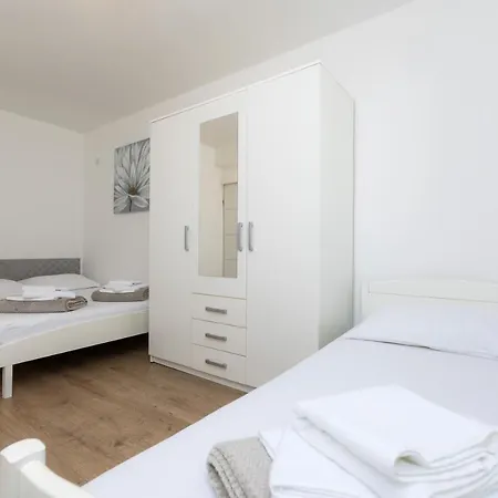 Sea Sound Apartments Rea Sveti Filip i Jakov Exterior photo